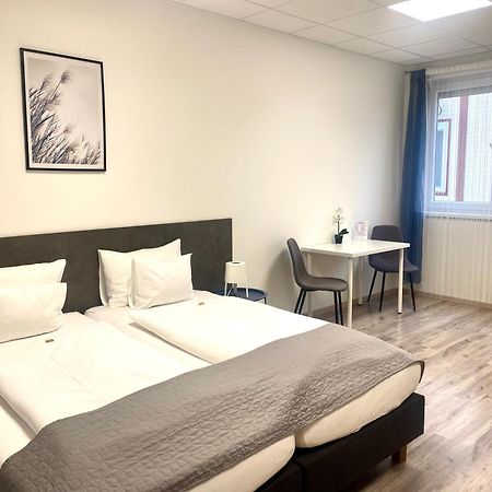 Vecsesi Rendezvenykoezpont Es Panzio Bed and Breakfast Εξωτερικό φωτογραφία
