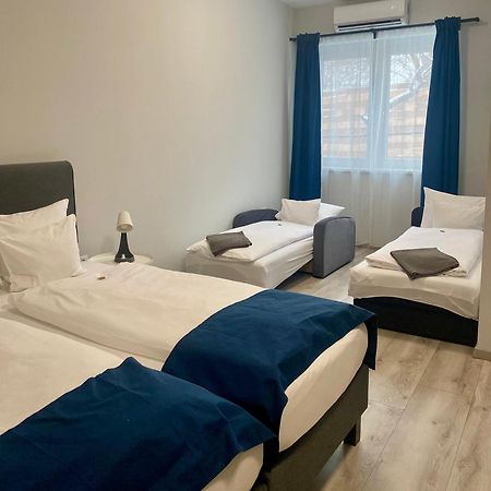 Vecsesi Rendezvenykoezpont Es Panzio Bed and Breakfast Εξωτερικό φωτογραφία