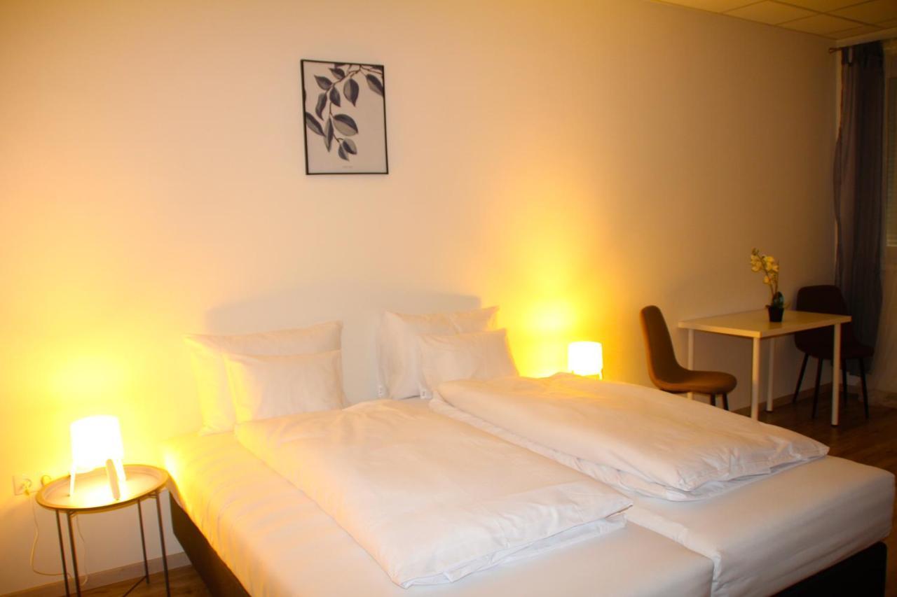 Vecsesi Rendezvenykoezpont Es Panzio Bed and Breakfast Εξωτερικό φωτογραφία