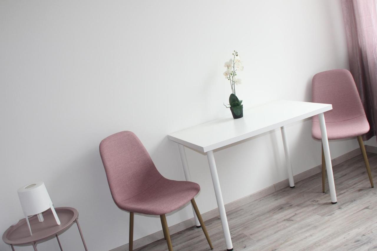 Vecsesi Rendezvenykoezpont Es Panzio Bed and Breakfast Εξωτερικό φωτογραφία