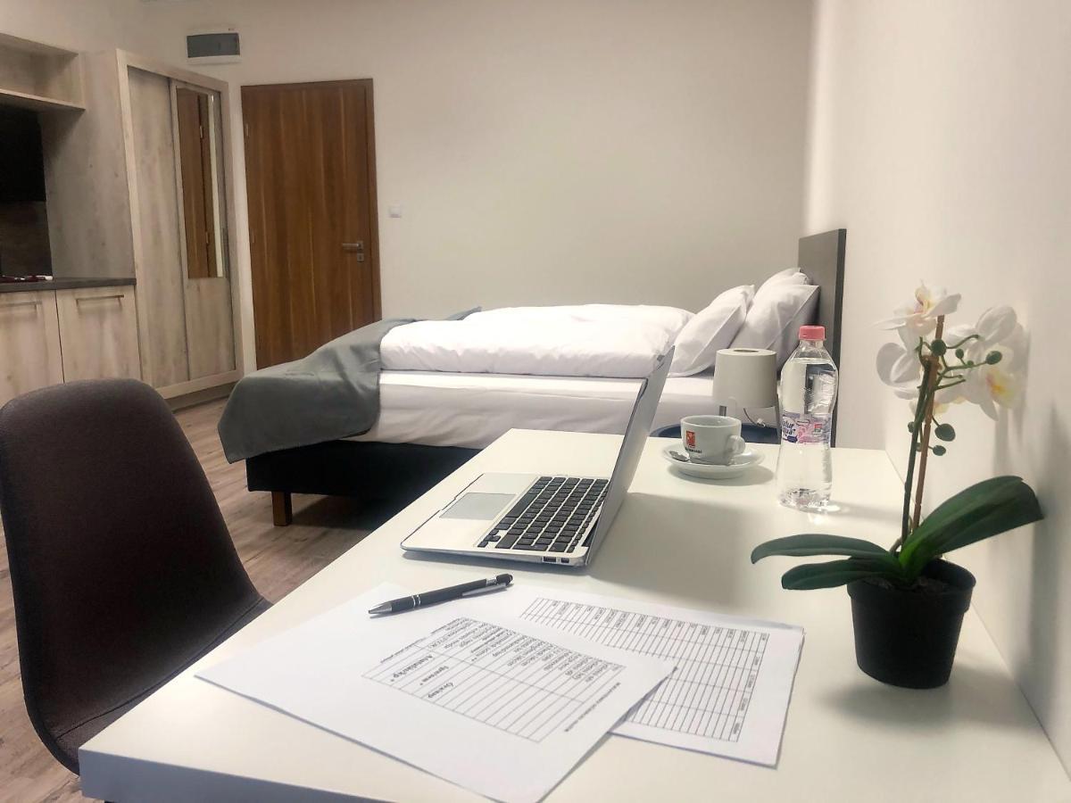 Vecsesi Rendezvenykoezpont Es Panzio Bed and Breakfast Εξωτερικό φωτογραφία
