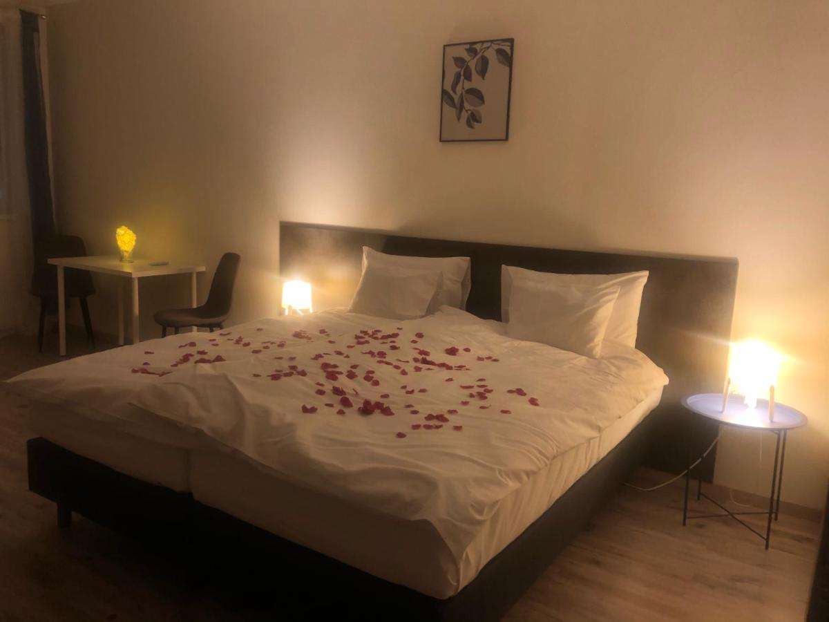Vecsesi Rendezvenykoezpont Es Panzio Bed and Breakfast Εξωτερικό φωτογραφία
