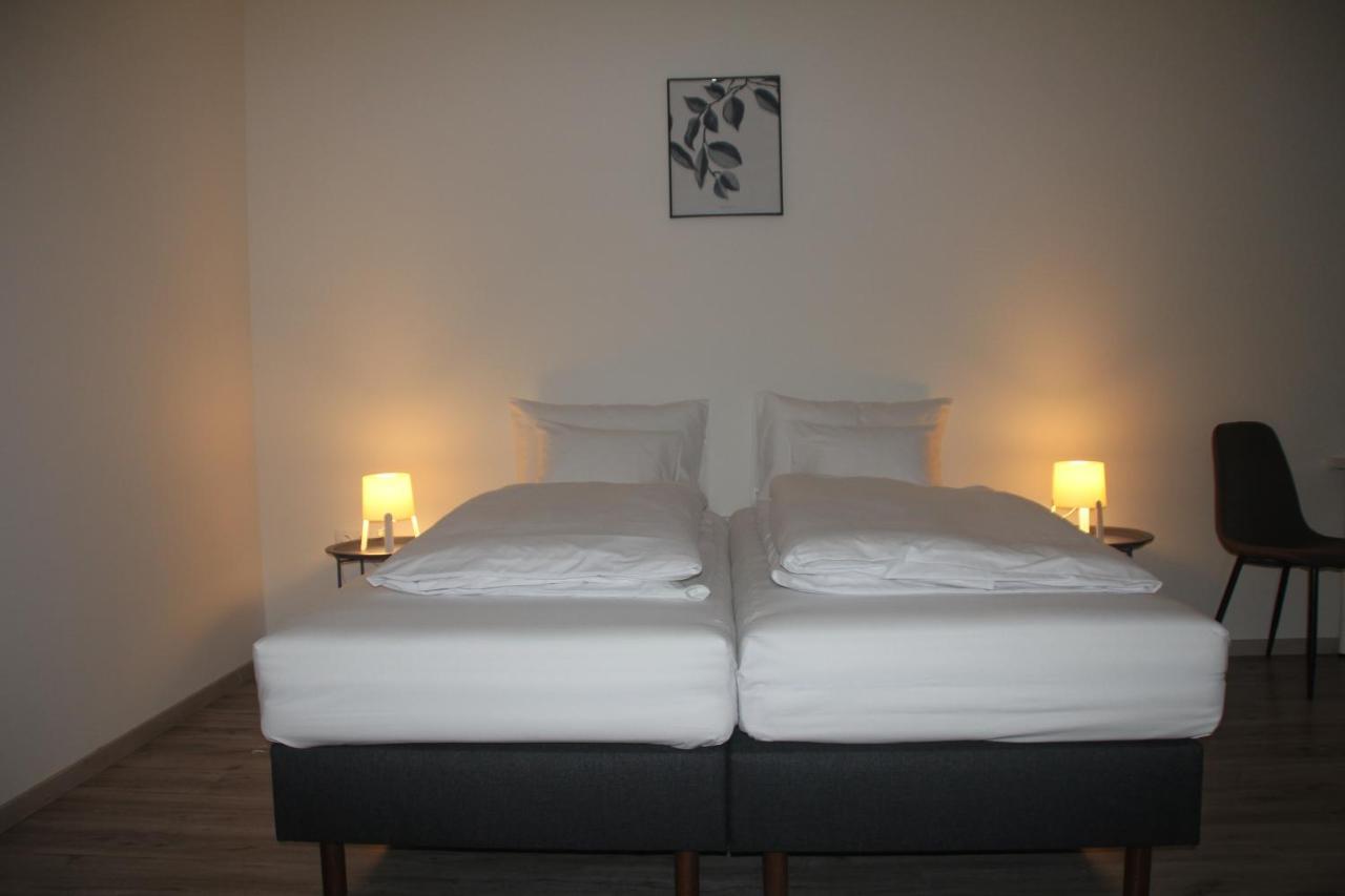 Vecsesi Rendezvenykoezpont Es Panzio Bed and Breakfast Εξωτερικό φωτογραφία