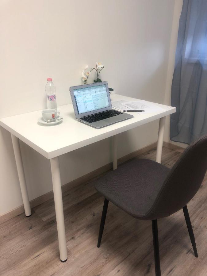 Vecsesi Rendezvenykoezpont Es Panzio Bed and Breakfast Εξωτερικό φωτογραφία