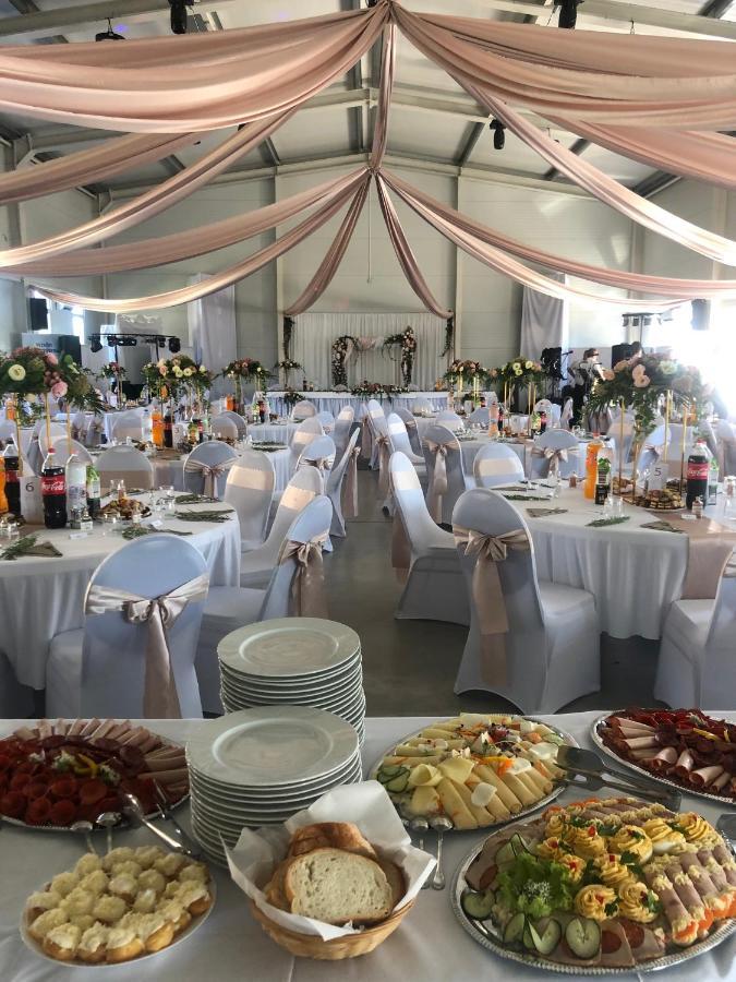 Vecsesi Rendezvenykoezpont Es Panzio Bed and Breakfast Εξωτερικό φωτογραφία