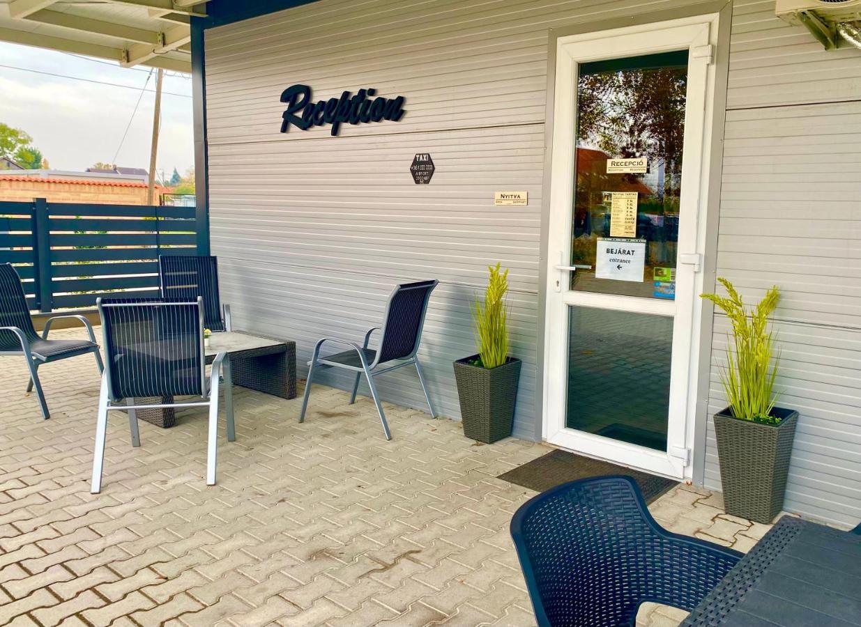 Vecsesi Rendezvenykoezpont Es Panzio Bed and Breakfast Εξωτερικό φωτογραφία