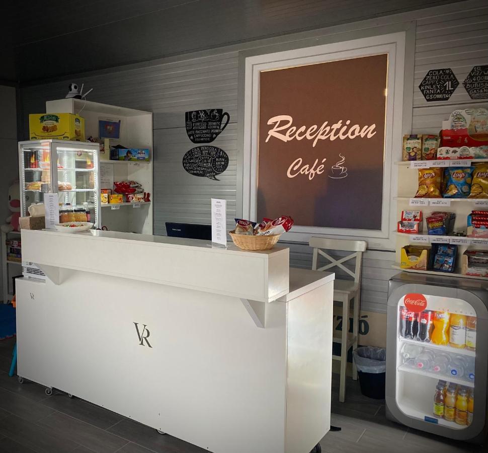 Vecsesi Rendezvenykoezpont Es Panzio Bed and Breakfast Εξωτερικό φωτογραφία