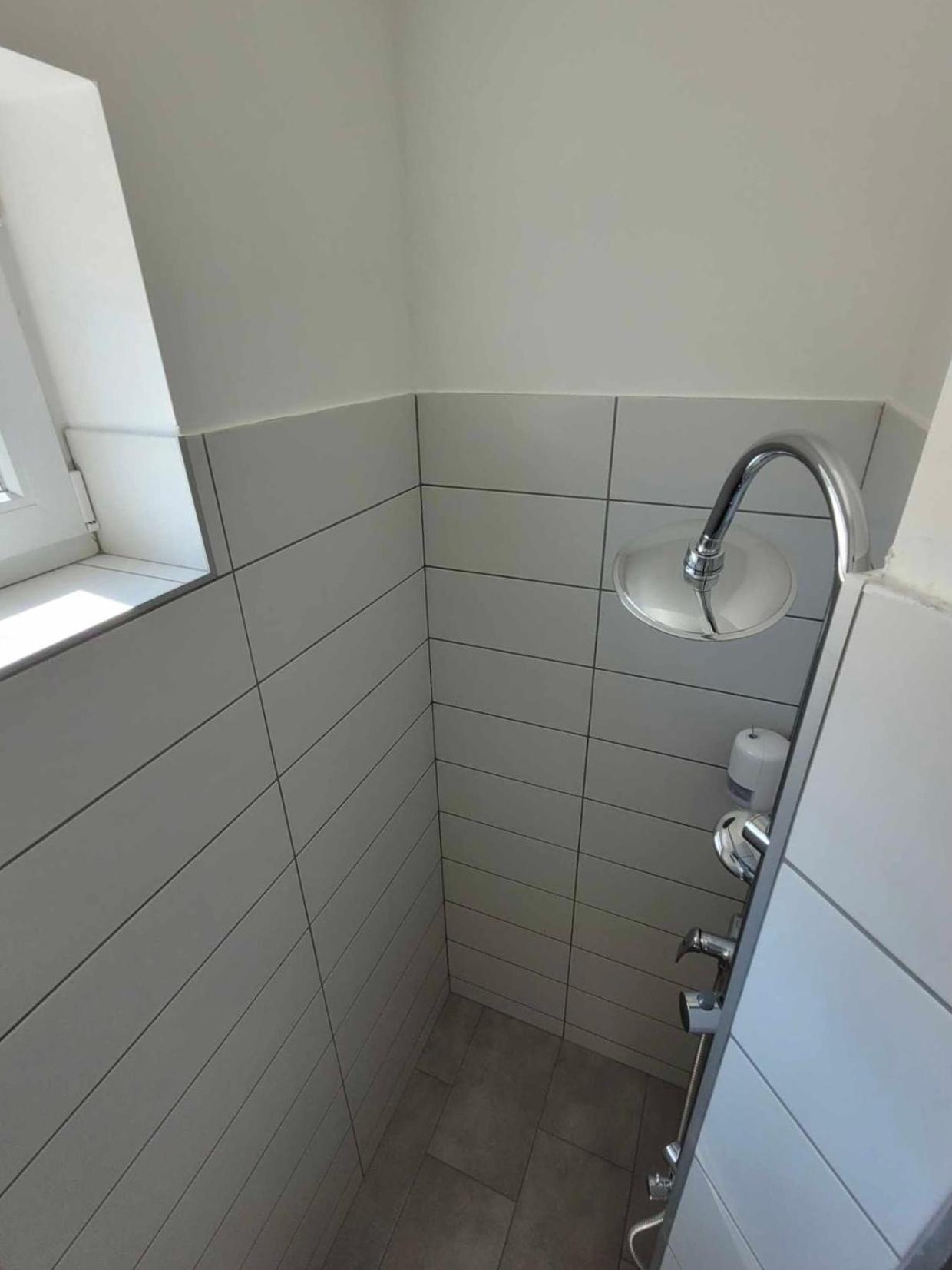 Vecsesi Rendezvenykoezpont Es Panzio Bed and Breakfast Εξωτερικό φωτογραφία