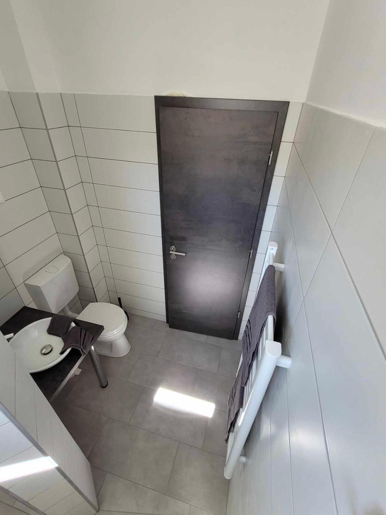 Vecsesi Rendezvenykoezpont Es Panzio Bed and Breakfast Εξωτερικό φωτογραφία