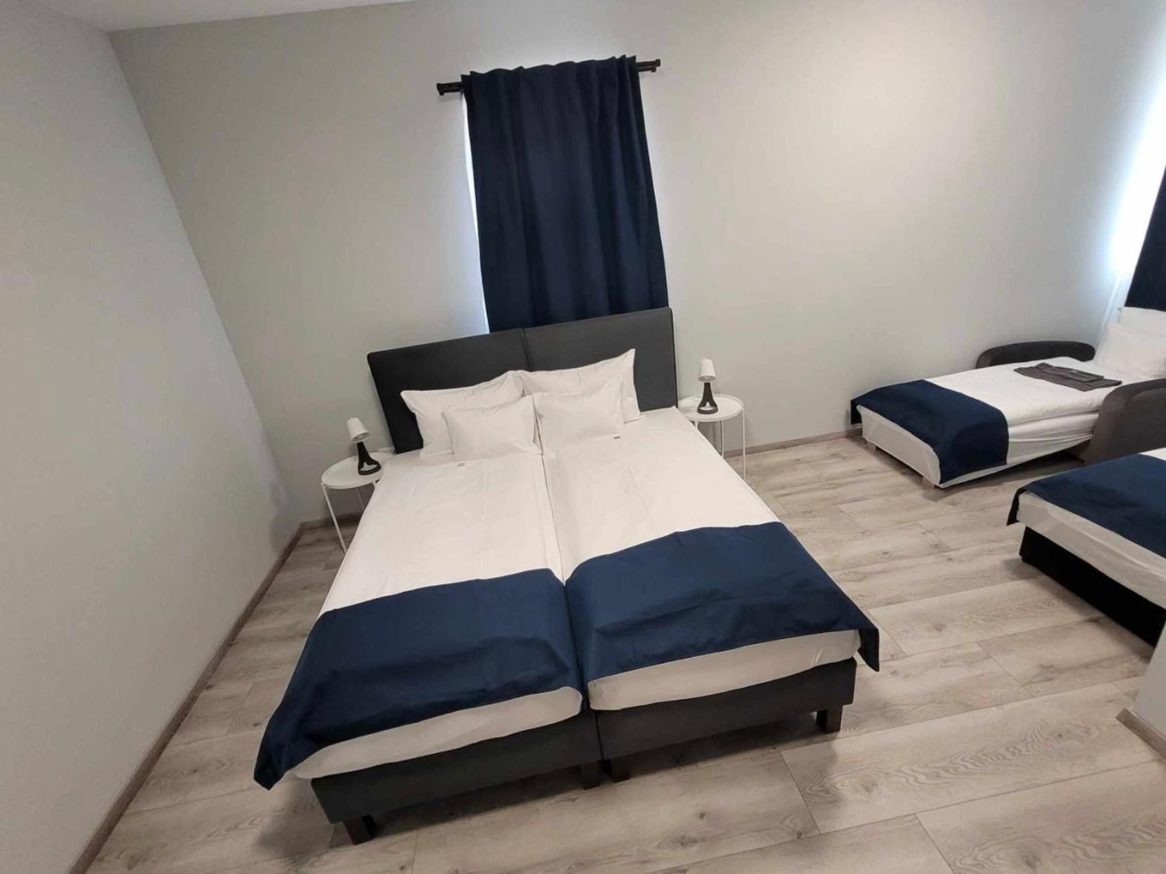 Vecsesi Rendezvenykoezpont Es Panzio Bed and Breakfast Εξωτερικό φωτογραφία