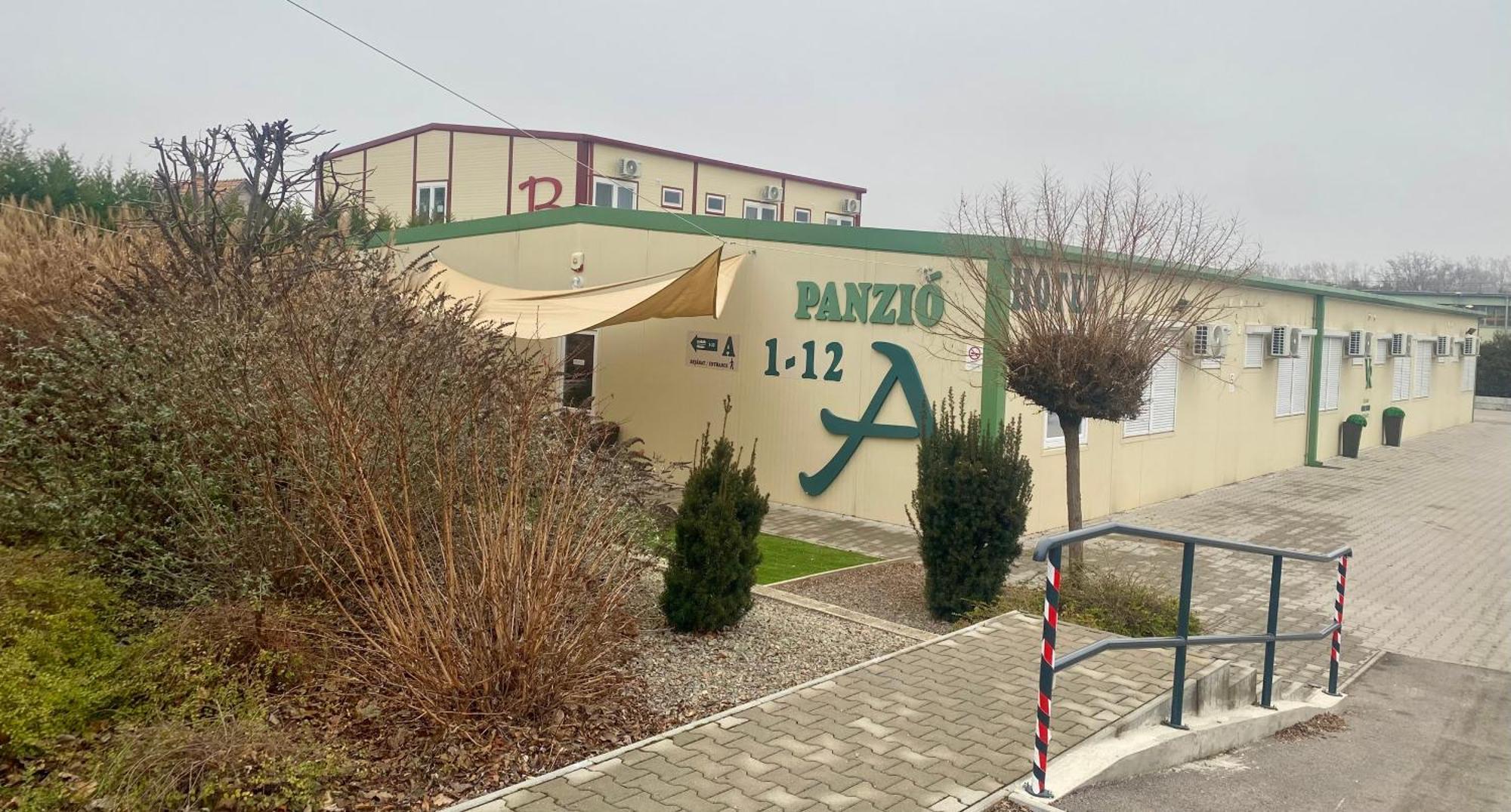 Vecsesi Rendezvenykoezpont Es Panzio Bed and Breakfast Εξωτερικό φωτογραφία