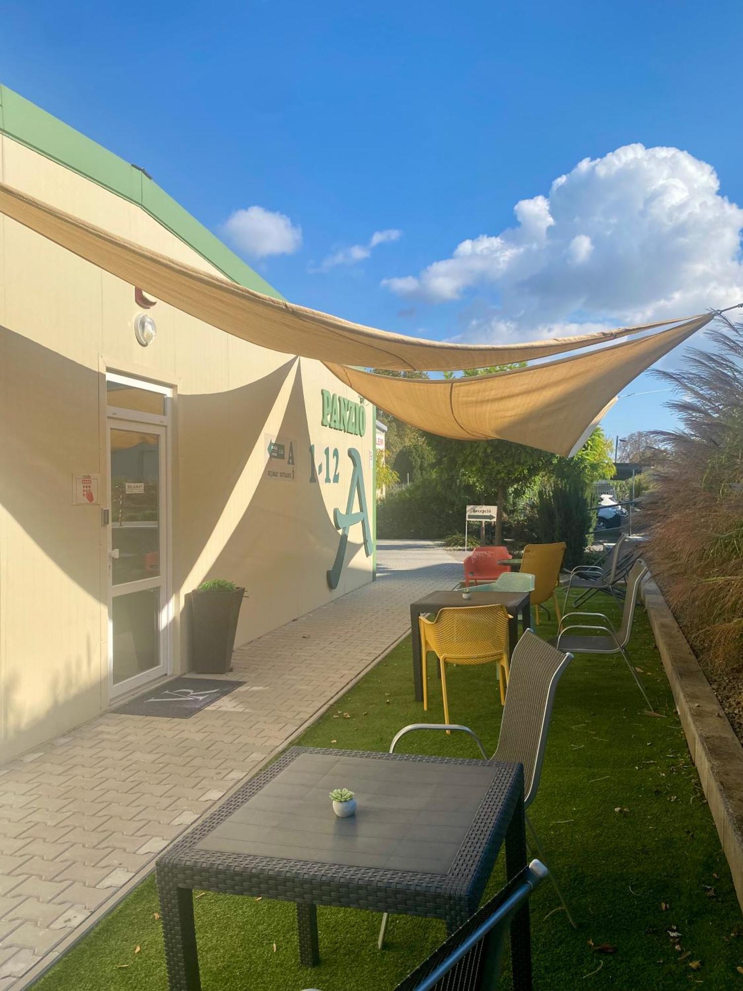 Vecsesi Rendezvenykoezpont Es Panzio Bed and Breakfast Εξωτερικό φωτογραφία
