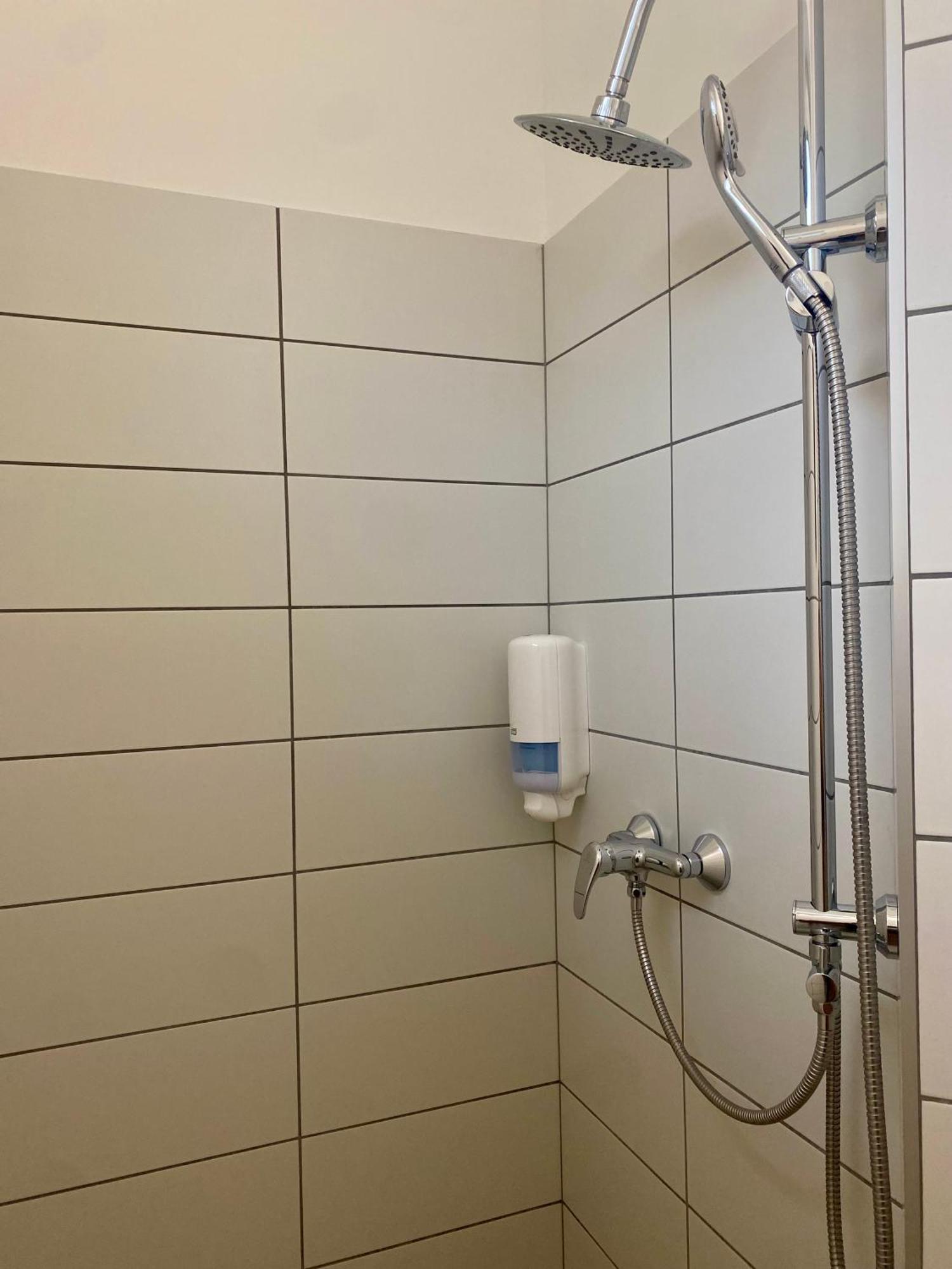 Vecsesi Rendezvenykoezpont Es Panzio Bed and Breakfast Εξωτερικό φωτογραφία