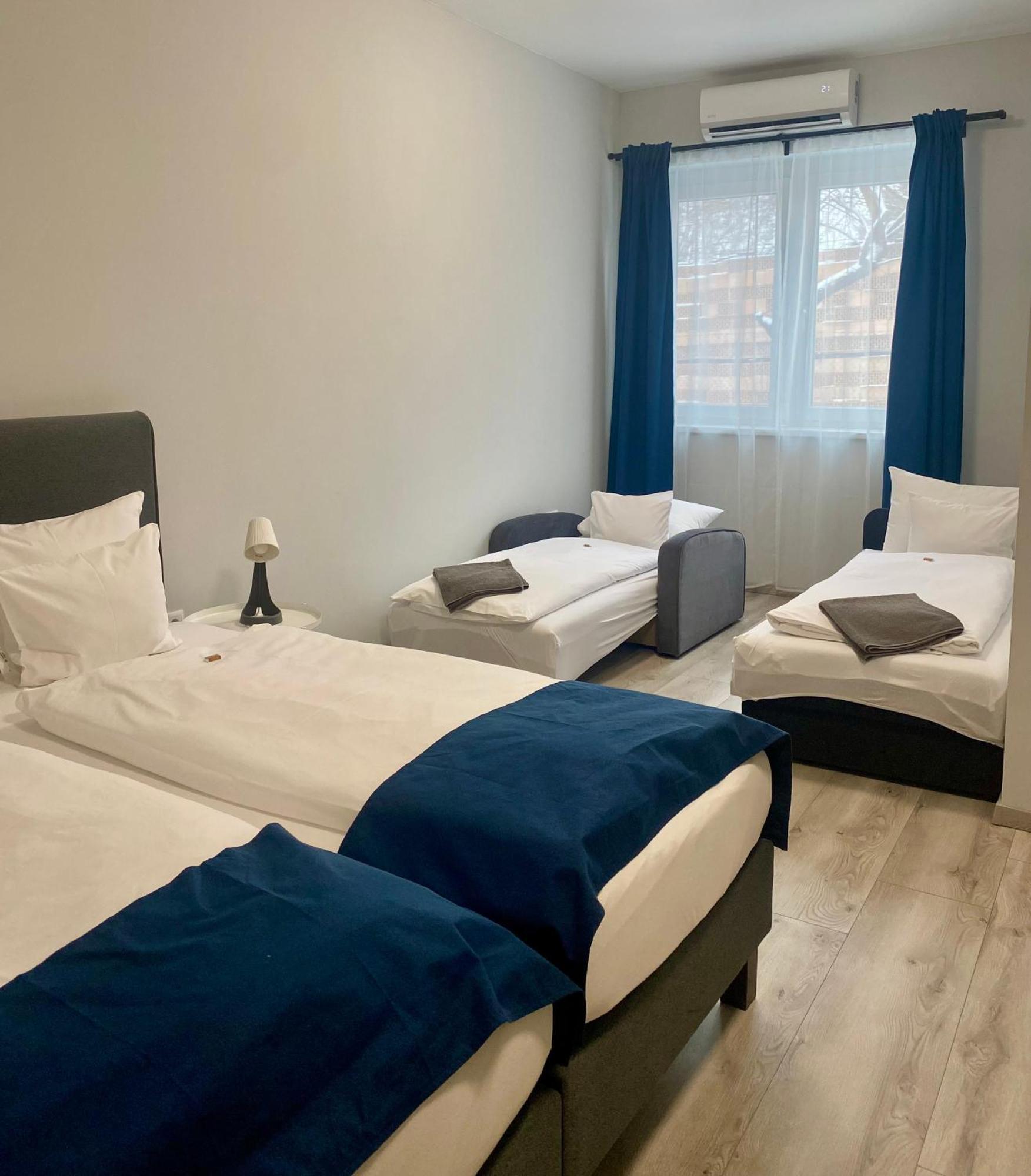 Vecsesi Rendezvenykoezpont Es Panzio Bed and Breakfast Εξωτερικό φωτογραφία